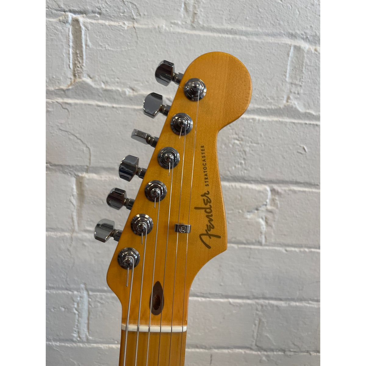 Used 2025 Fender Ultra 2 Stratocaster Avalanche White with Hardcase