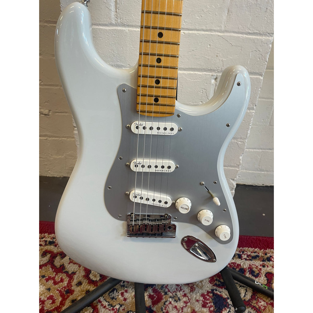 Used 2025 Fender Ultra 2 Stratocaster Avalanche White with Hardcase