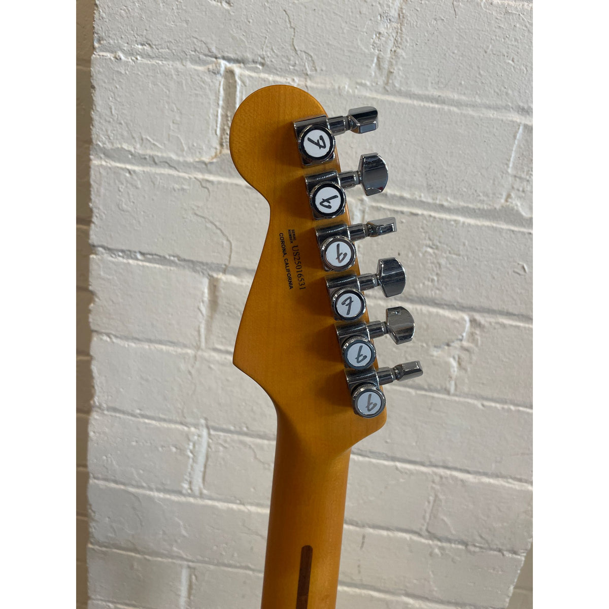 Used 2025 Fender Ultra 2 Stratocaster Avalanche White with Hardcase