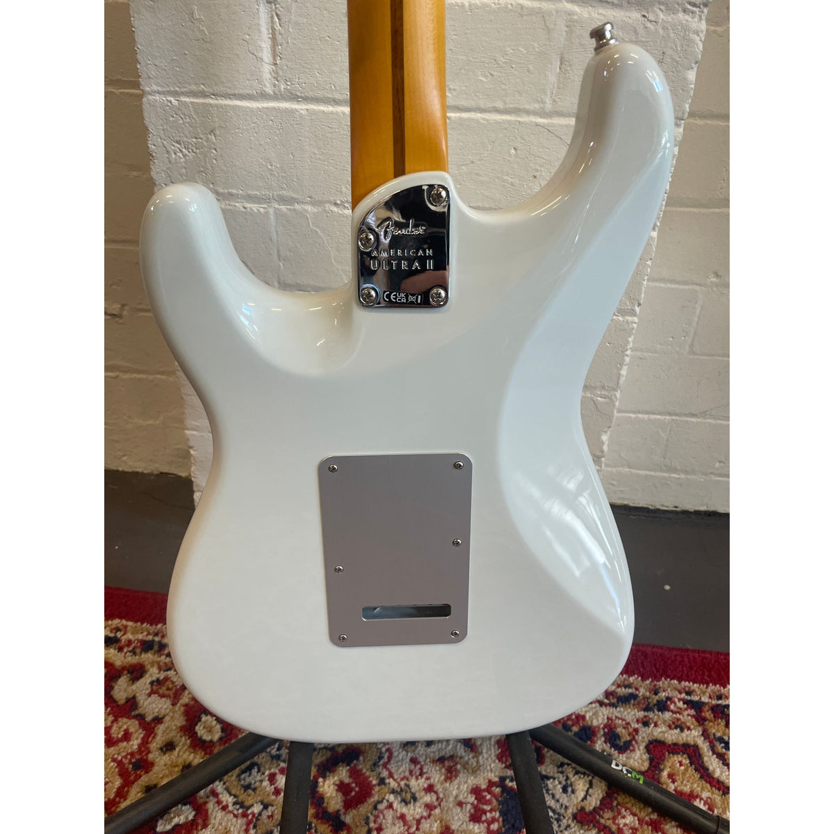 Used 2025 Fender Ultra 2 Stratocaster Avalanche White with Hardcase