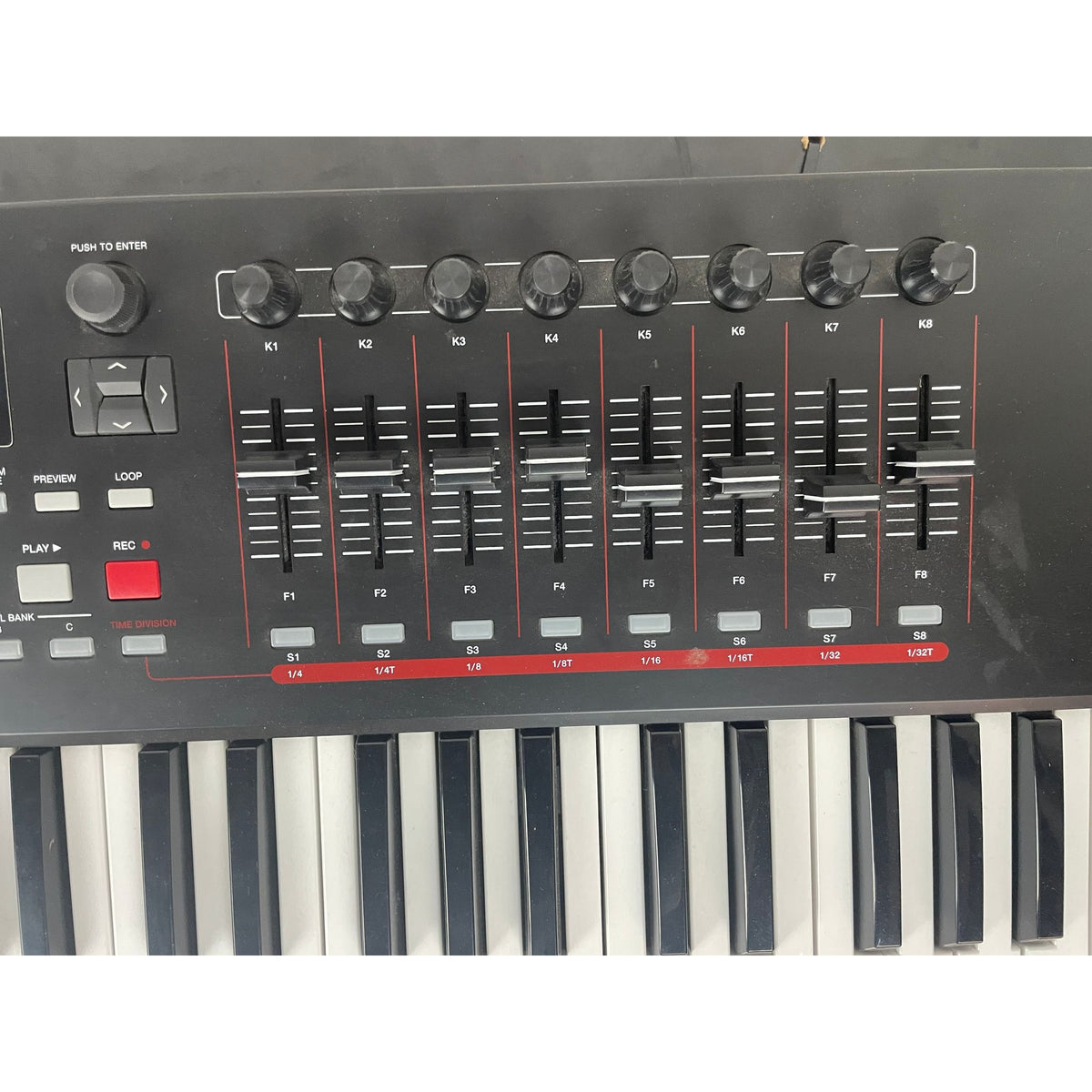 Used Akai MPK261 Midi Controller Keyboard with Gig Bag