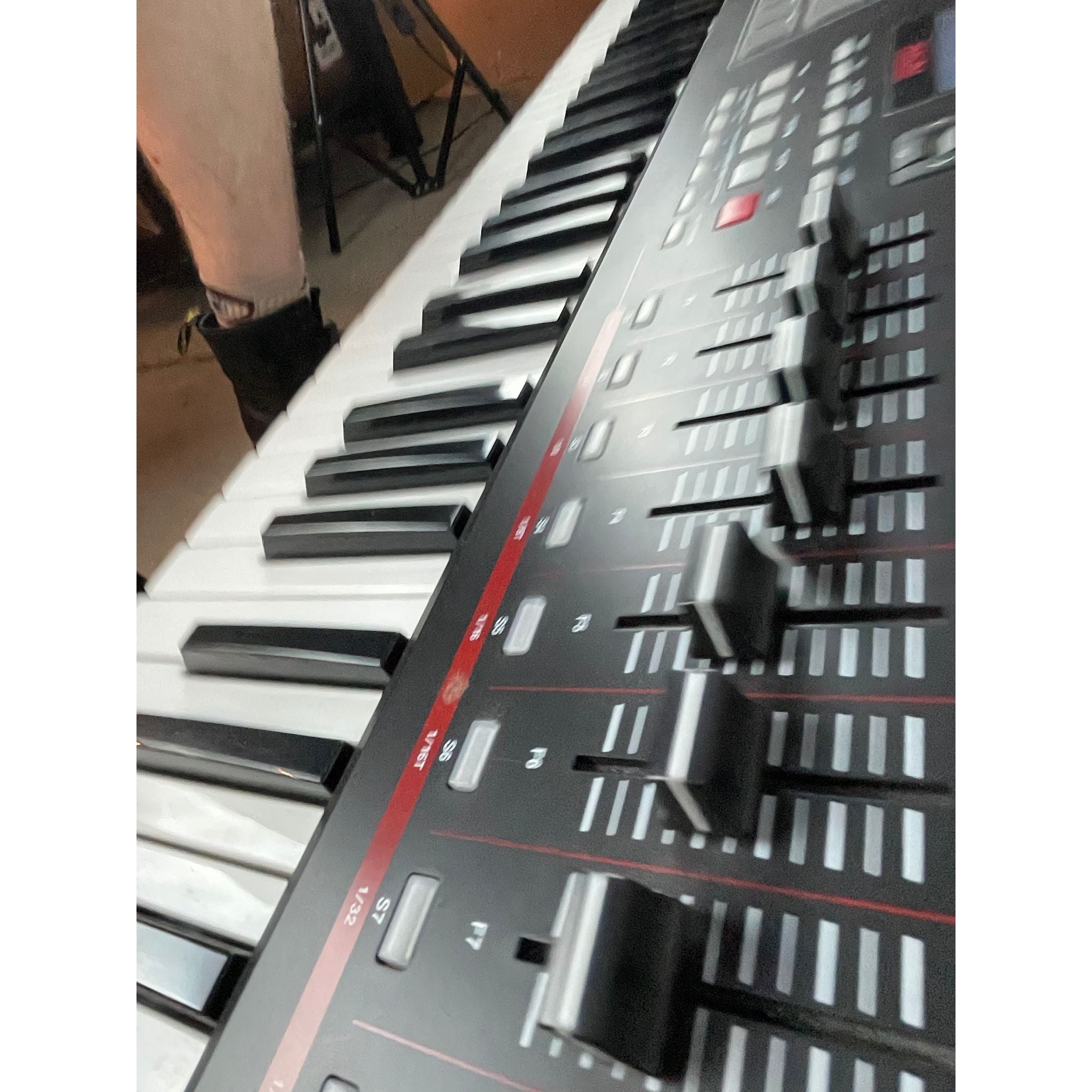 Used Akai MPK261 Midi Controller Keyboard with Gig Bag - Planet Music
