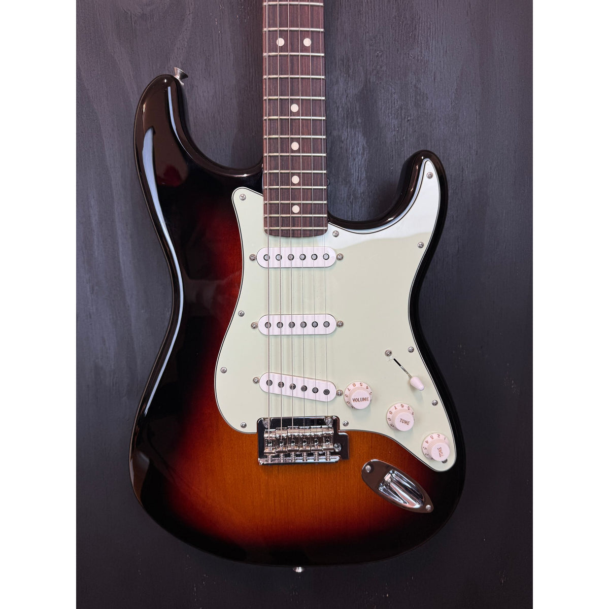 Used Fender Deluxe Edition Player 2 Stratocaster Sunburst with Custom Shop Fat 60's Pickups