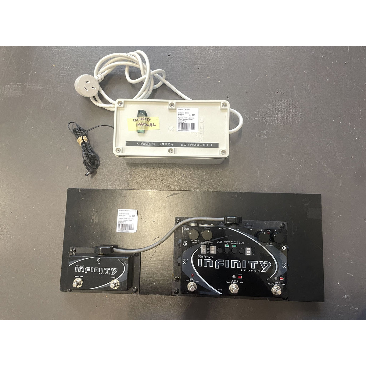 Pigtronix Infinity Looper with Remote Pedal and Power Supply