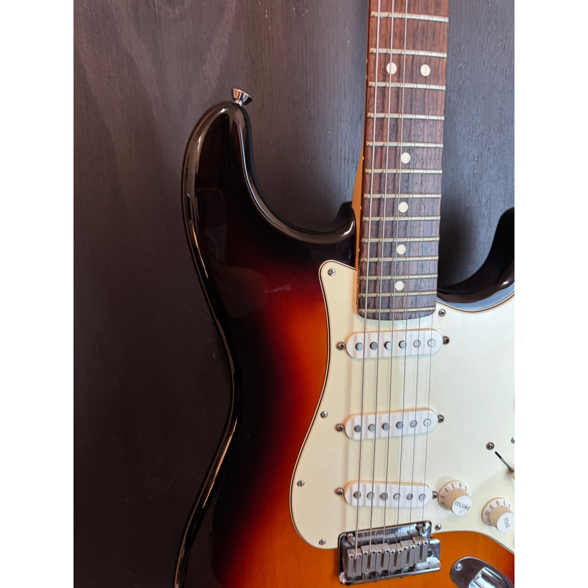 Used 2006 Fender American Stratocaster Sunburst in Hardcase