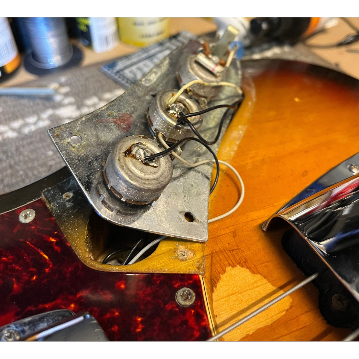 Used Fender Jazz Bass 1973 Sunburst Orig Case All Original