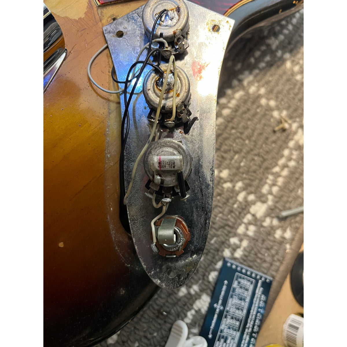 Used Fender Jazz Bass 1973 Sunburst Orig Case All Original