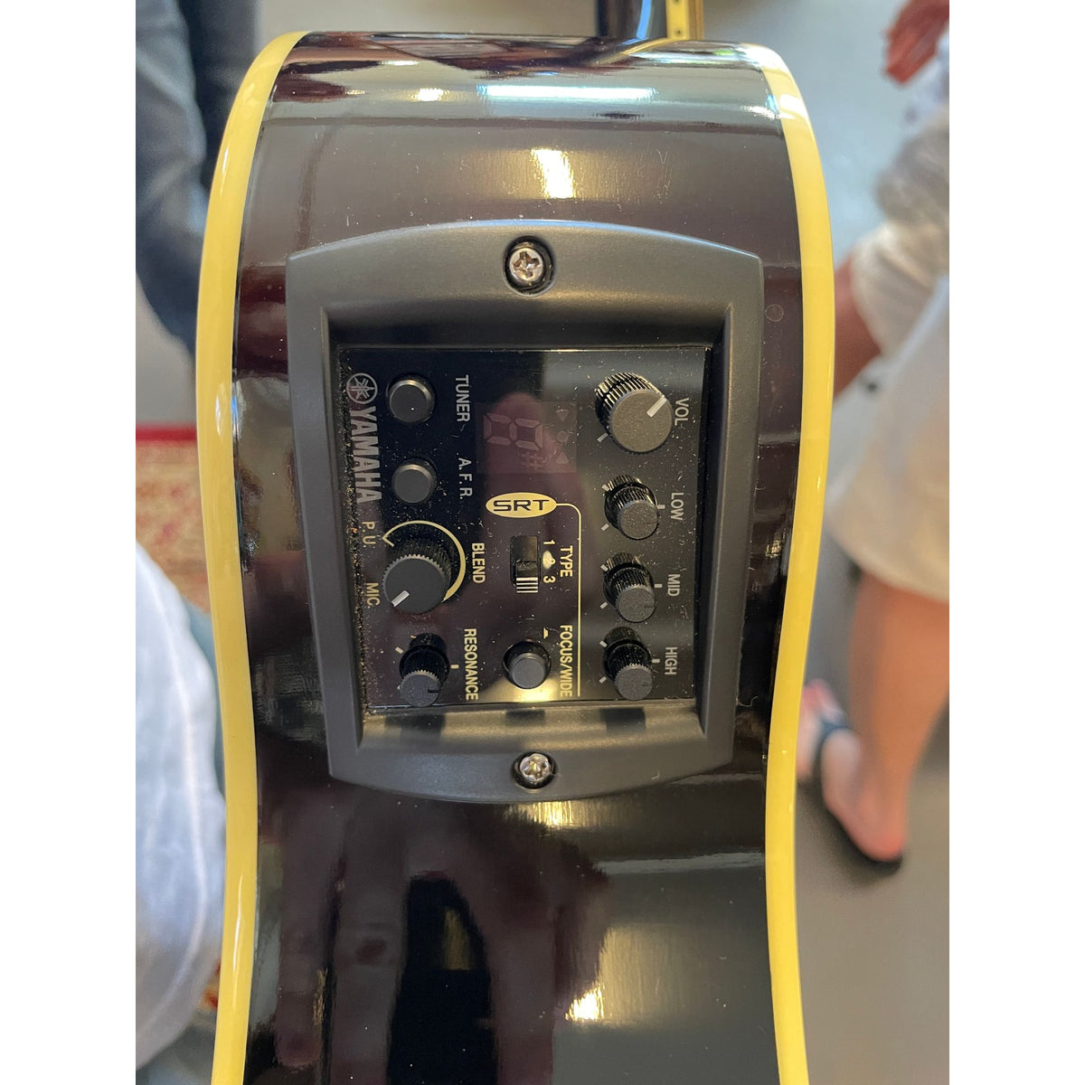 Used Yamaha APX1000 Acoustic Electric Guitar Mocha Black with Hard Case